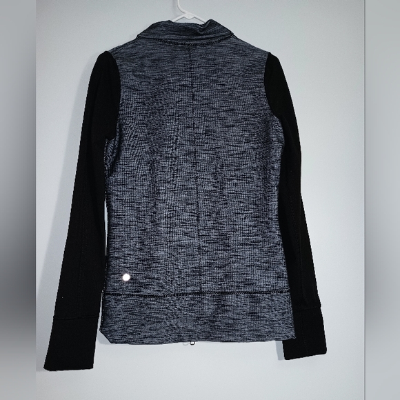 Lululemon Athletica Gray and Black Zip-Up Sweatshirt 8 - Picture 4 of 10